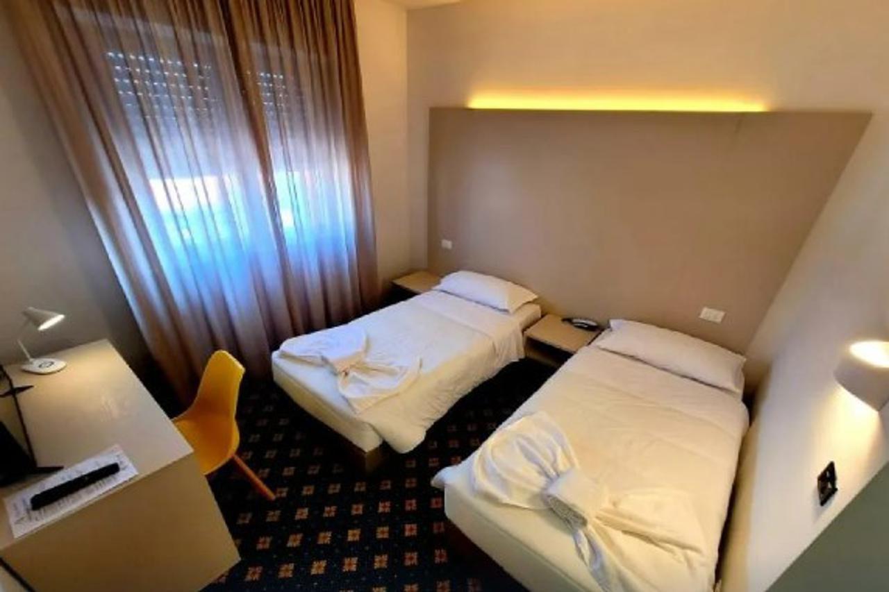 Hotel Azzano Decimo Kültér fotó
